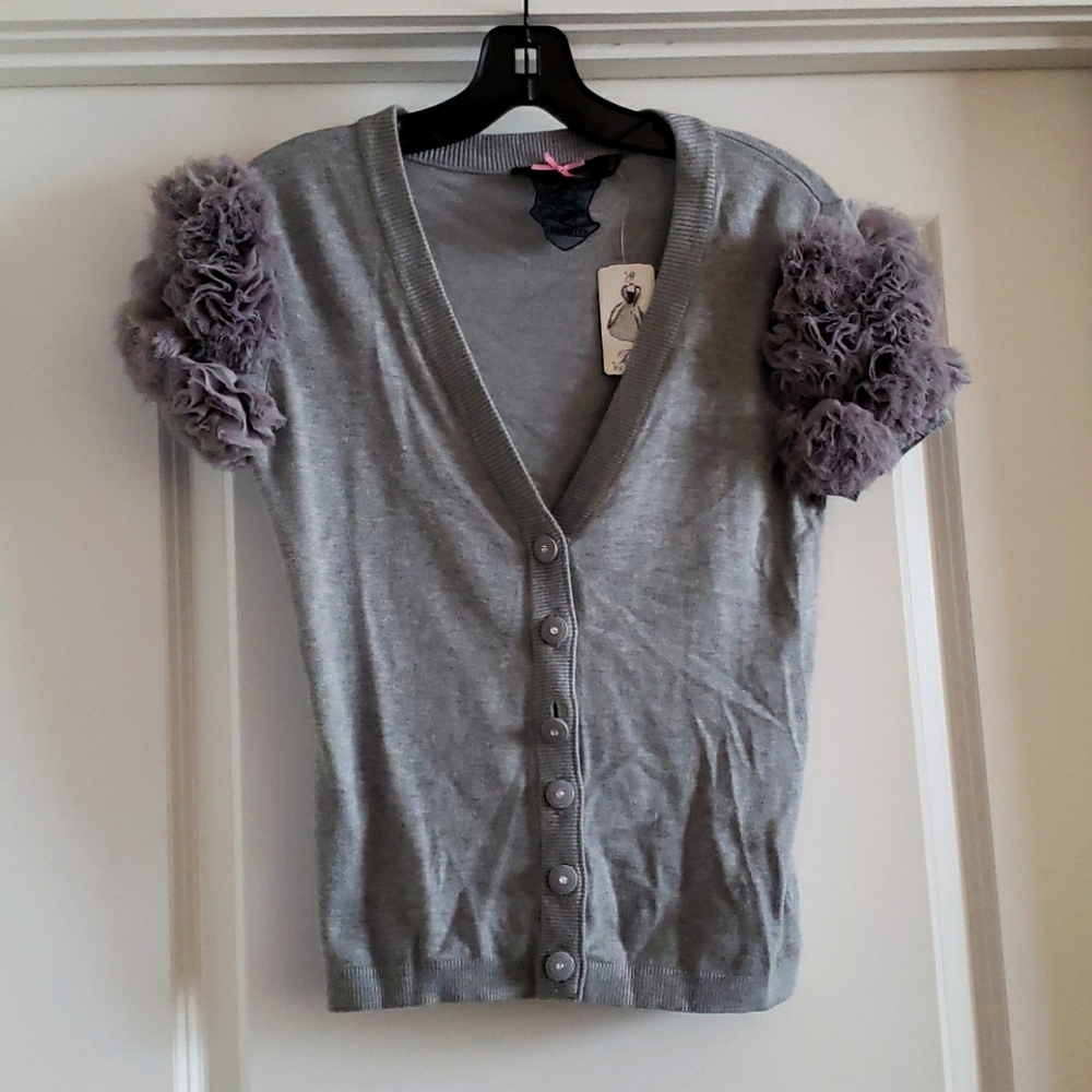 Forever 21 Rosette Short Sleeves Sweater in M